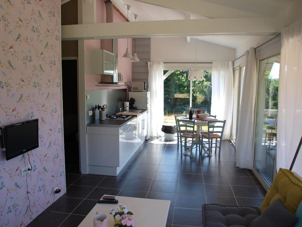 Gites Les Neuf Cerisiers Mascaras Room photo
